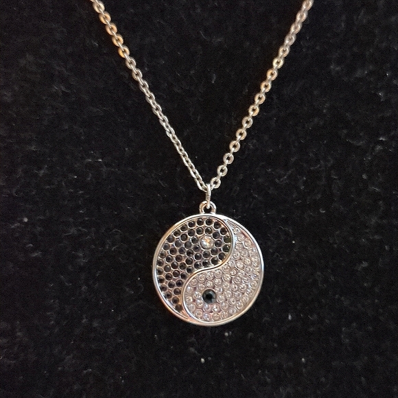 Yin and yang touchstone crystal necklace - Picture 1 of 4